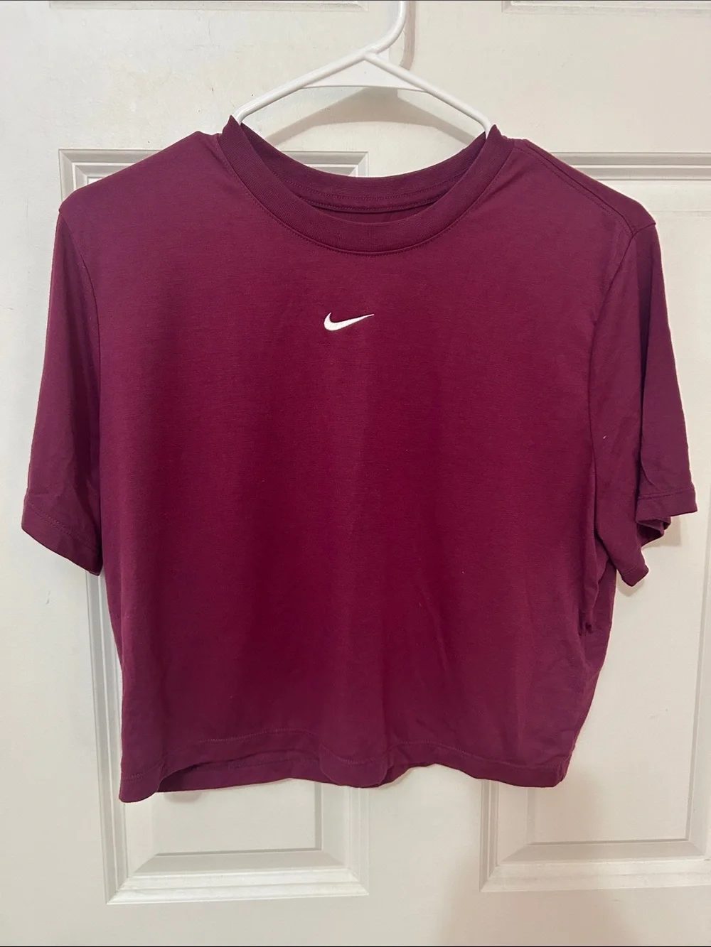 Nike Women's Cropped Slim Fit Tee Shirt size XL Maroon Red swoosh running shirt